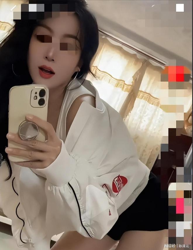 红老板娘王木木粉丝百万颜值麻将胡了免费试玩烧烤界的网(图4)