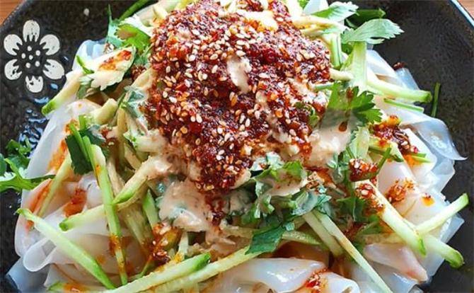 ？教你在家就能做再也不用去外面买了PG麻将胡了试玩凉皮怎么调汁才好吃(图3)